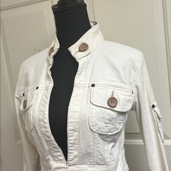 TULLE Cream Button-Up Jacket with pockets , Size Medium, 95% Cotton, 5% Spandex - Picture 5 of 12